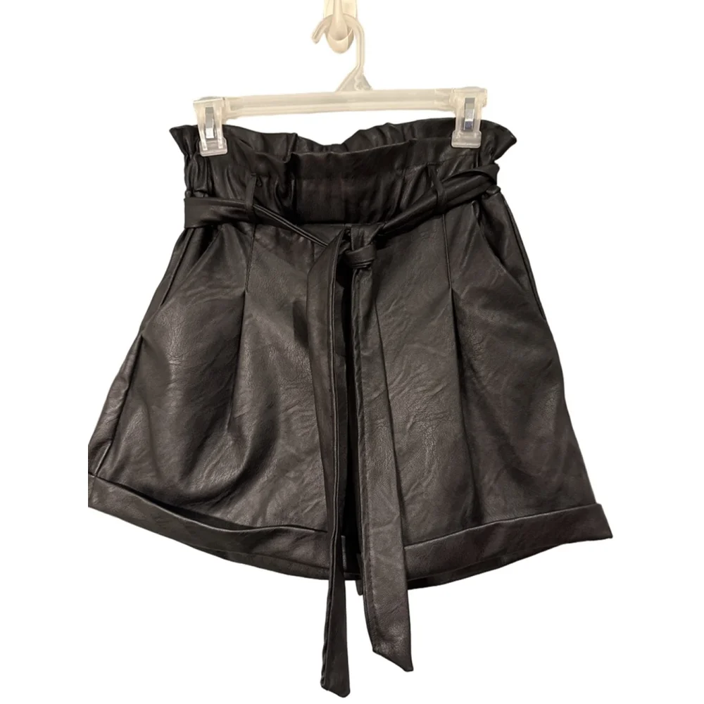 Women's Unbranded Black Faux Leather High Waist Shorts Presumed Size S
